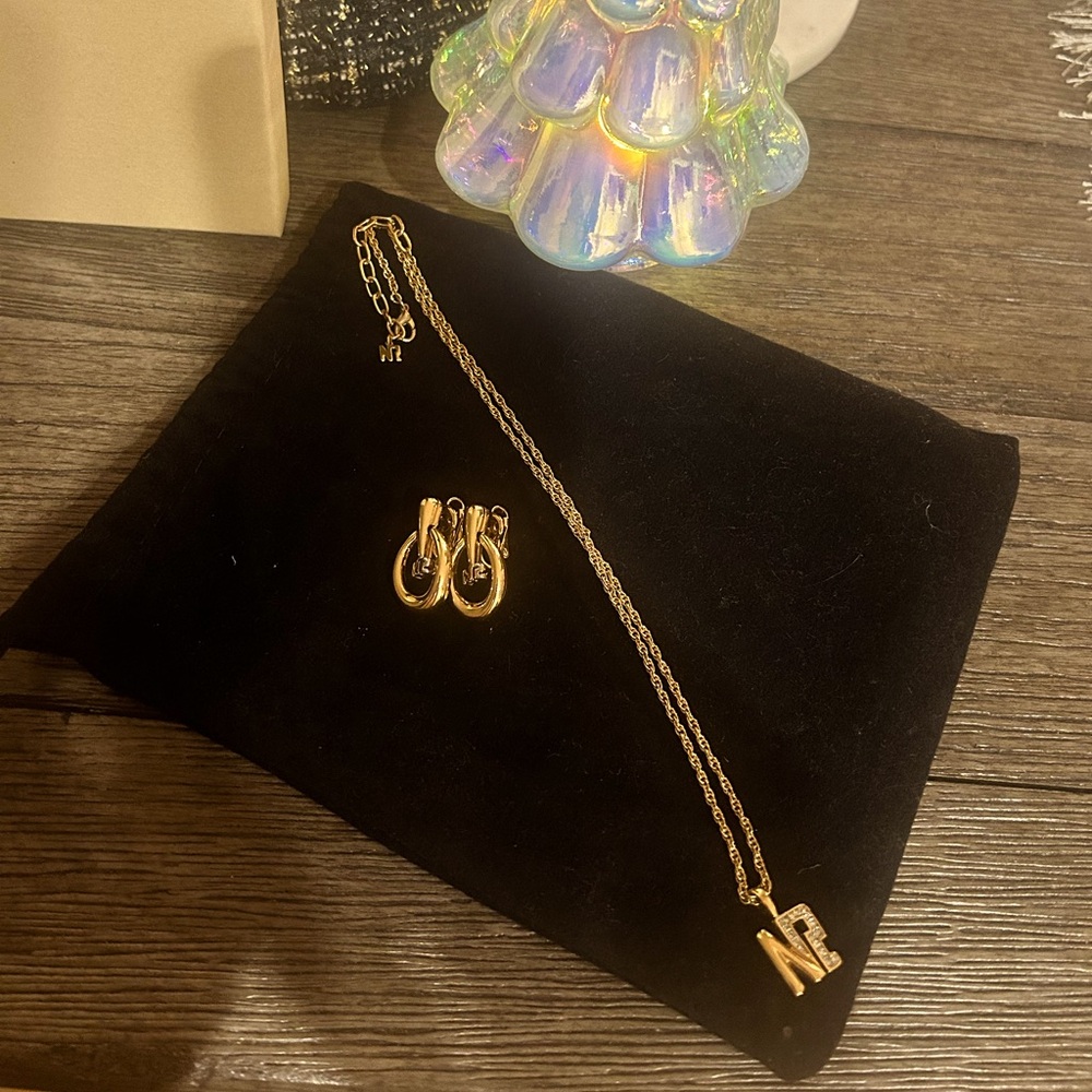 NINA RICCI NECKLACE/EARRINGS SET